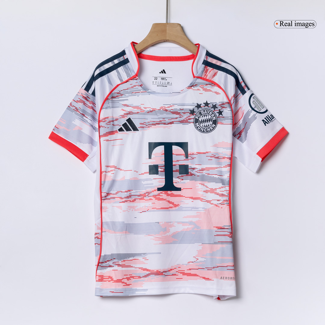 kit enfant Bayern Munich 2025/26 extérieur blanc